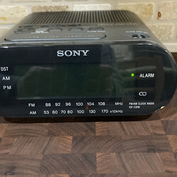 Sony Dream Machine Alarm Clock Radio - Picture 5 of 6